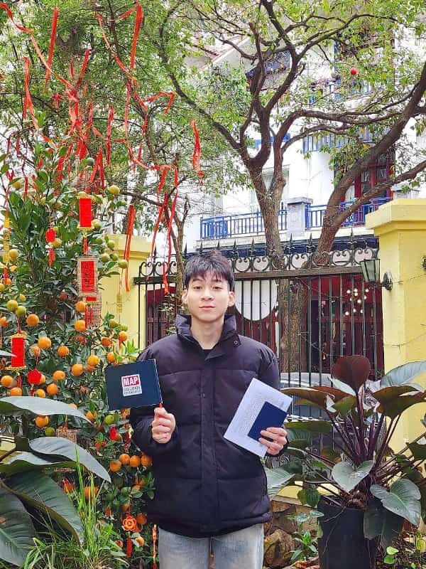 Tạ Minh Tuân nhận visa đến Đại học Công giáo Hàn Quốc