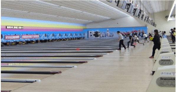 Khu vực chơi bowling dành cho sinh viên.