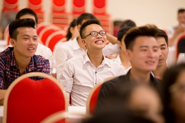 Phạm Việt Anh và nụ cười rạng rỡ trong buổi hướng dẫn sinh viên