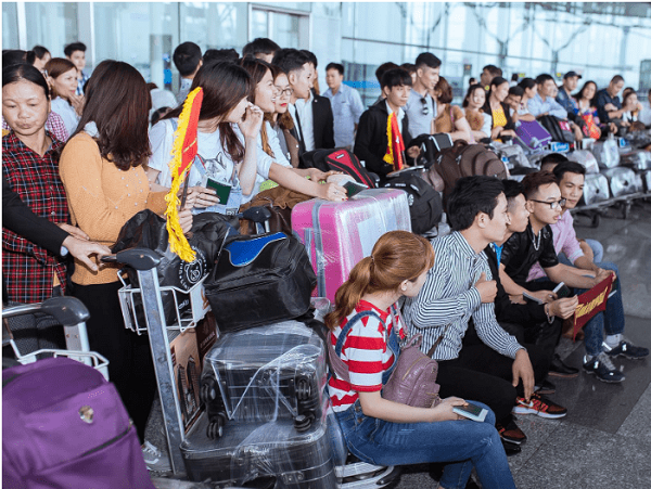 Sinh viên MAP tại nhà ga quốc tế Nội Bài chuẩn bị lên đường đi du học Đài Loan.