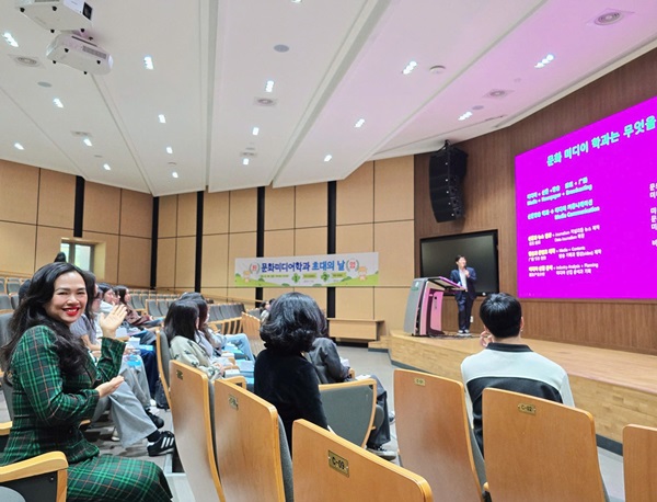 Một buổi học chuyên ngành mô phỏng nhằm định hướng cho sinh viên hệ ngôn ngữ đang học tập tại ĐH Konkuk, chương trình được tổ chức với sự tham dự của sinh viên MAP