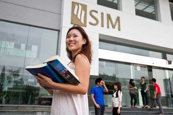 Sinh viên du học ngành marketing tại Singapore nhận được nhiều học bổng