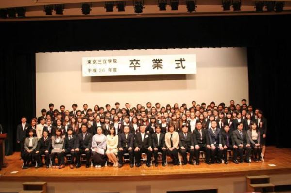 Lễ tốt nghiệp tại học viện Tokyo Sanritsu