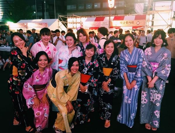 Học viên trường Nhật ngữ Fukuoka YMCA tham gia lễ hội tại địa phương