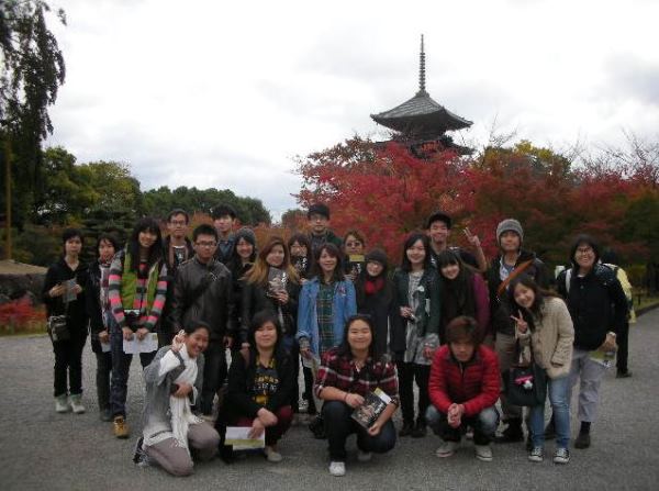 Học viên của học viện Nhật ngữ Văn hóa Kyoto tham gia ngoại khóa tại Kyoto