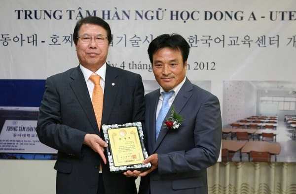 Đại diện trường đại học Dong-A đến thăm và làm việc tại Asung