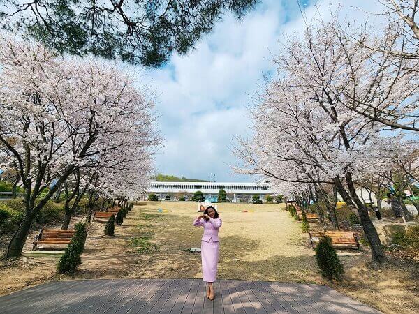 Khuôn viên ĐH Thần học Seoul vào mùa xuân