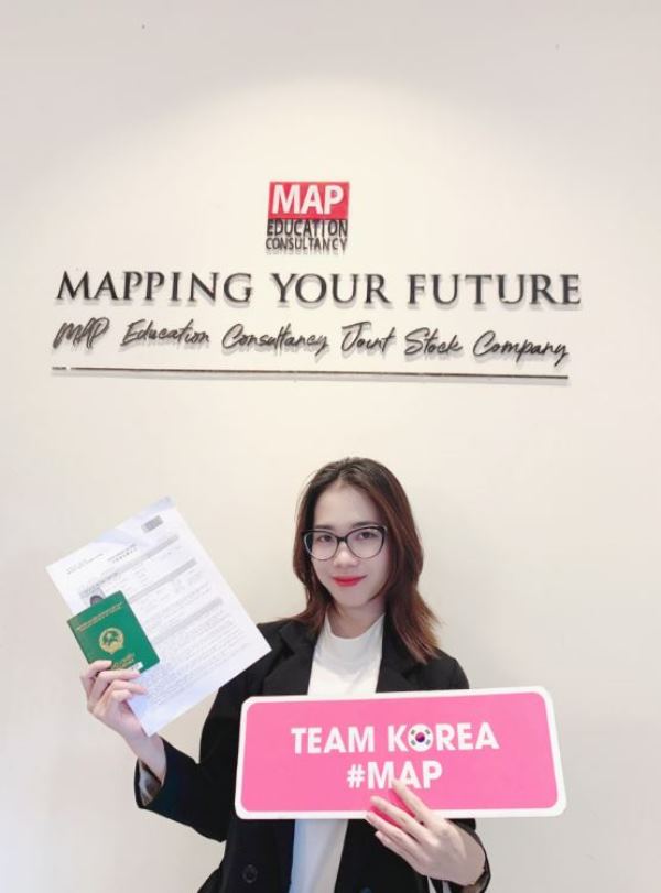 Trần Thị Mỹ nhận visa đến đại học Daegu Haany