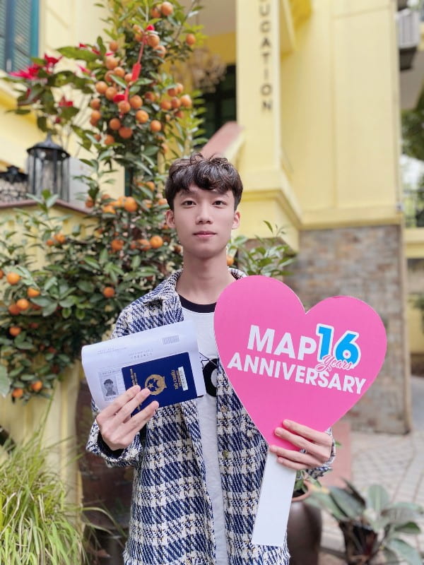 Trương Công Minh và tấm visa đến trường Kyungdong