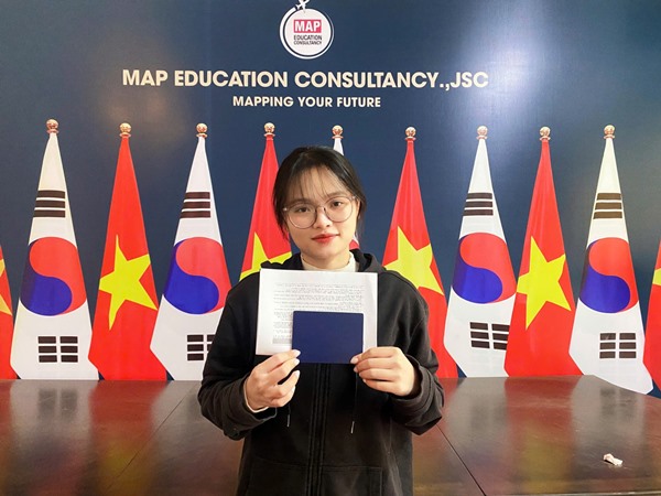 Em Lê Hà Phương vinh dự nhận visa từ Đại sứ quán Hàn Quốc đến Kyung Hee University