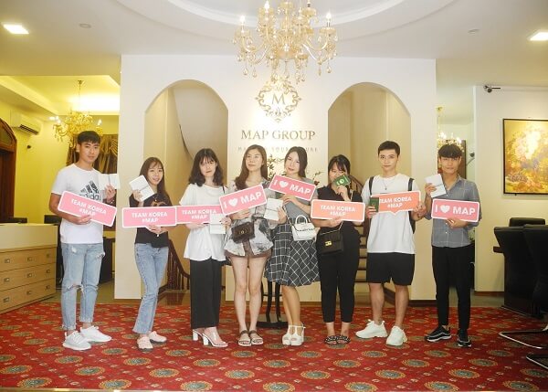 Nhóm các bạn sinh viên MAP cùng nhận visa đến trường ĐH Seokyeong