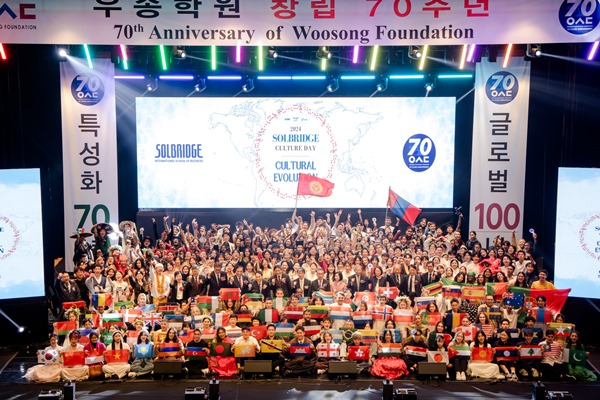 Sinh viên Việt Nam trong buổi gặp mặt tại trường