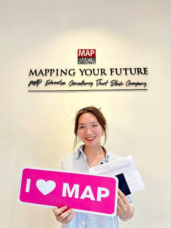 Vũ Thuý An vinh dự nhận visa từ Đại sứ quán Hàn Quốc đến đại học Kyungsung