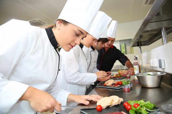 Du học nghề bếp tại Singapore, sinh viên sẽ học hỏi được nhiều kinh nghiệm