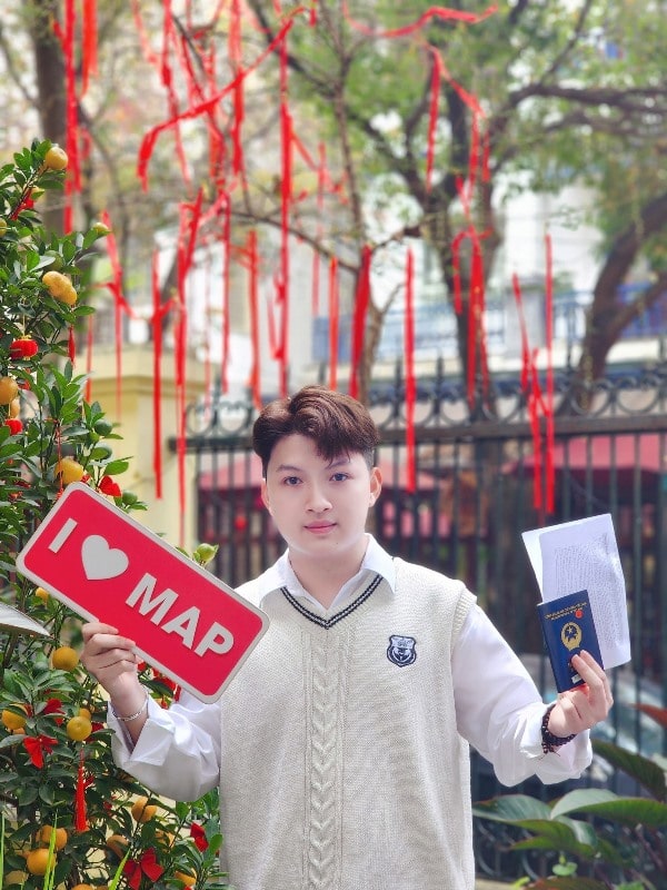 Nguyễn Hoài Nam nhận visa từ Đại sứ quán Hàn Quốc đến ĐH Khoa Học Kỹ Thuật Gyeonggi