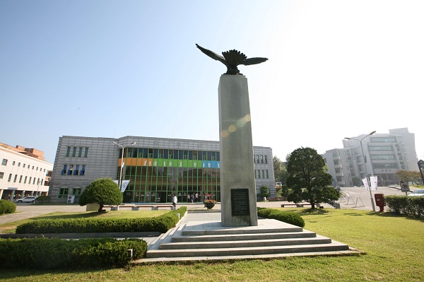 Cột biểu tượng của Hyejeon College