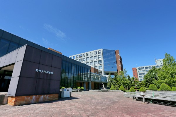 Sinh viên có thể đăng ký vào khu ký túc xá trường đại học Sapporo Nhật Bản