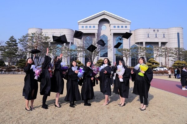 Sinh viên tốt nghiệp Đại học Shin Ansan