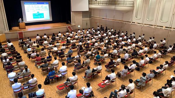 Buổi lễ đón tiếp tân sinh viên tại đại học Công nghệ Fukui