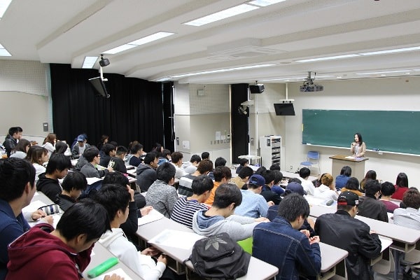 Một buổi học tại đại học Quốc tế Okinawa