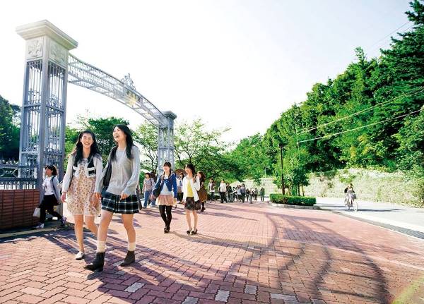 Kinjo Gakuin University hoạt động từ năm 1889