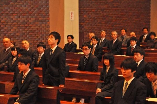 Tân sinh viên làm lễ tuyên thệ trong ngày nhập học tại đại học Wakkanai Hokusei Gakuen