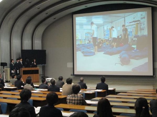 Sinh viên đại học Yokkaichi tham gia hội thảo của thành phố