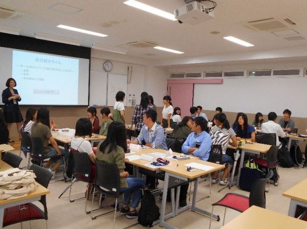 Sinh viên ngành Phục hồi chức năng tại Shijonawate Gakuen University