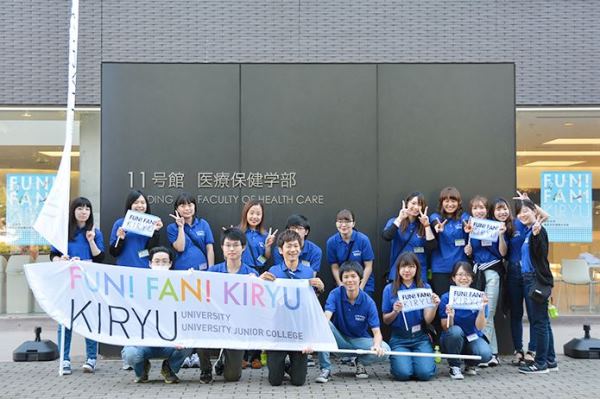 Sinh viên đại học Kiryu tham gia chương trình chào đón tân sinh viên