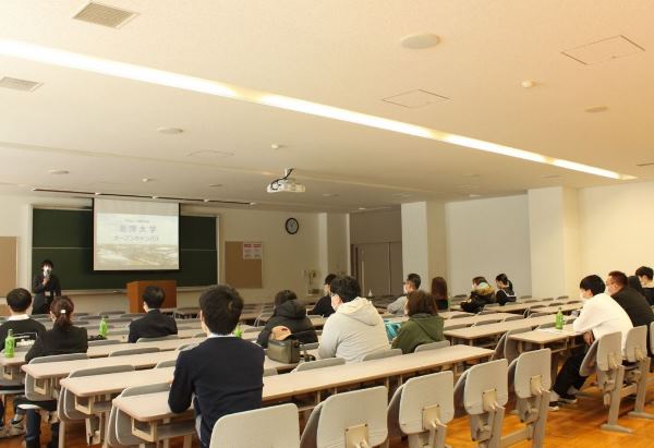 Tân sinh viên tìm hiểu về Hokuyo University
