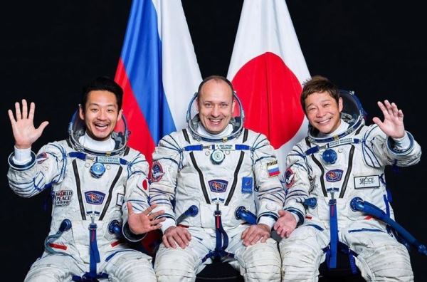 Yozo Hirano (trái) trong chuyến tham quan Trạm vũ trụ quốc tế ISS
