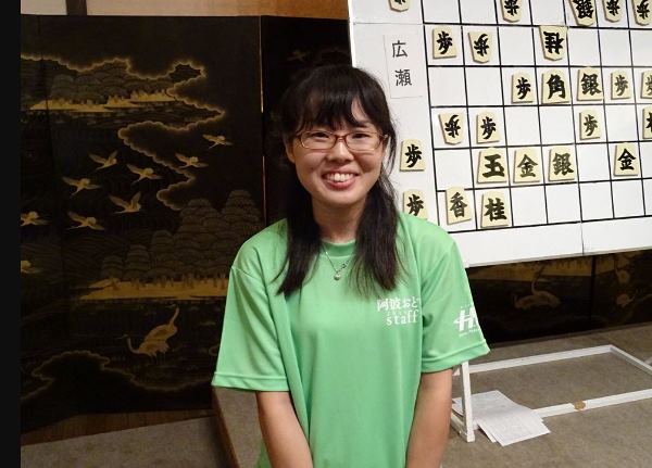 Nữ kỳ thủ shogi chuyên nghiệp Minami Sadamasu
